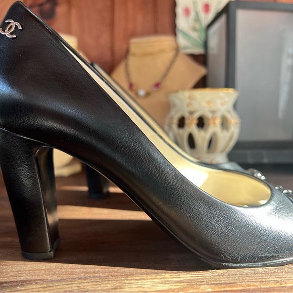 Chanel Interlocking CC Logo Heels 7.5, black. Open Toe - Picture 2 of 10